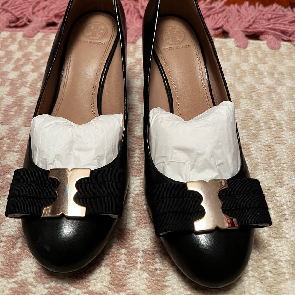 Tory Burch Gemini Link Bow 65mm Wedge in Black